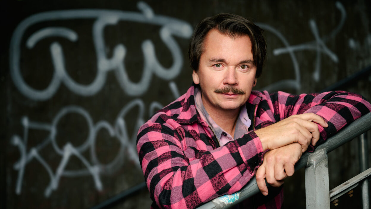 Emil Gittansson Jensen är tillbaka med en ny föreställning våren 2026